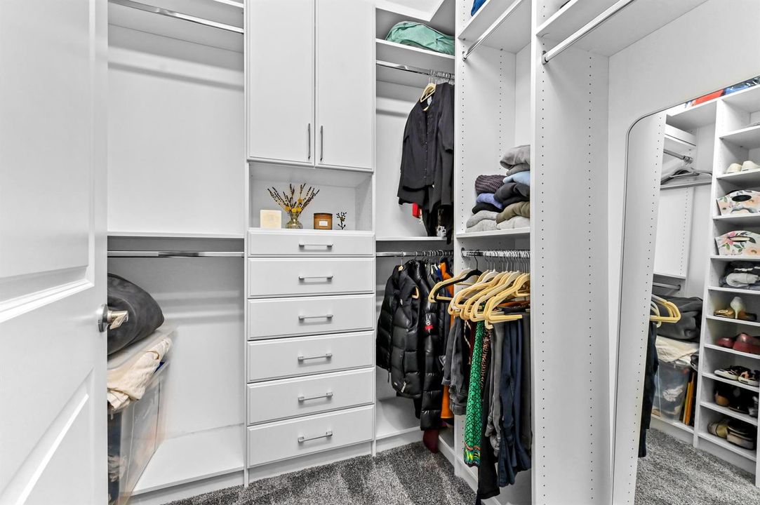 37 Closet 01