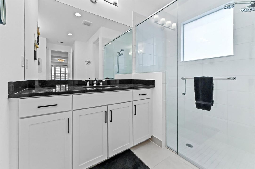 41 Bathroom 05