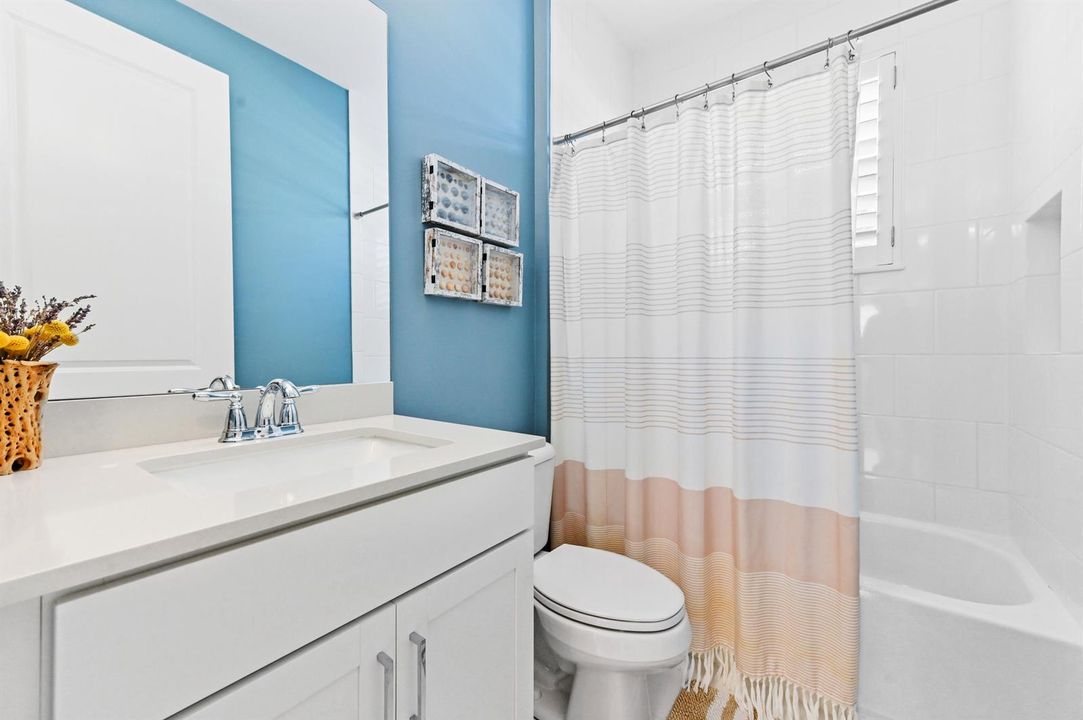 10 Bathroom 02