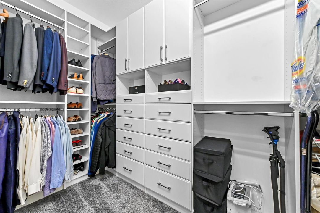 38 Closet 02