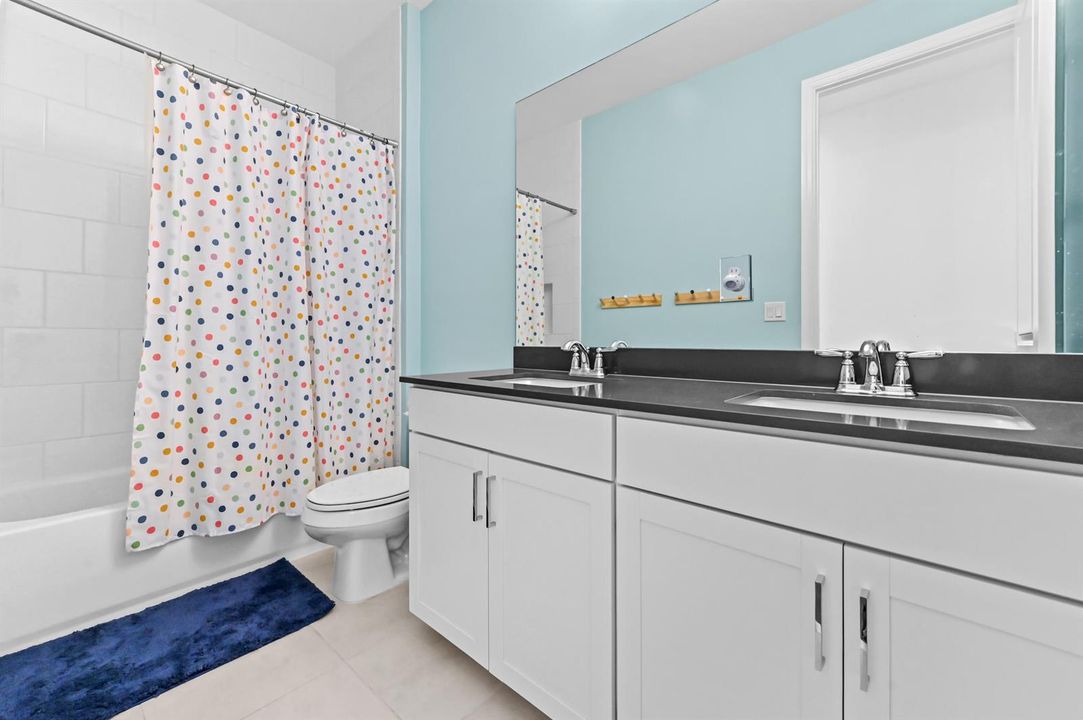34 Bathroom 03