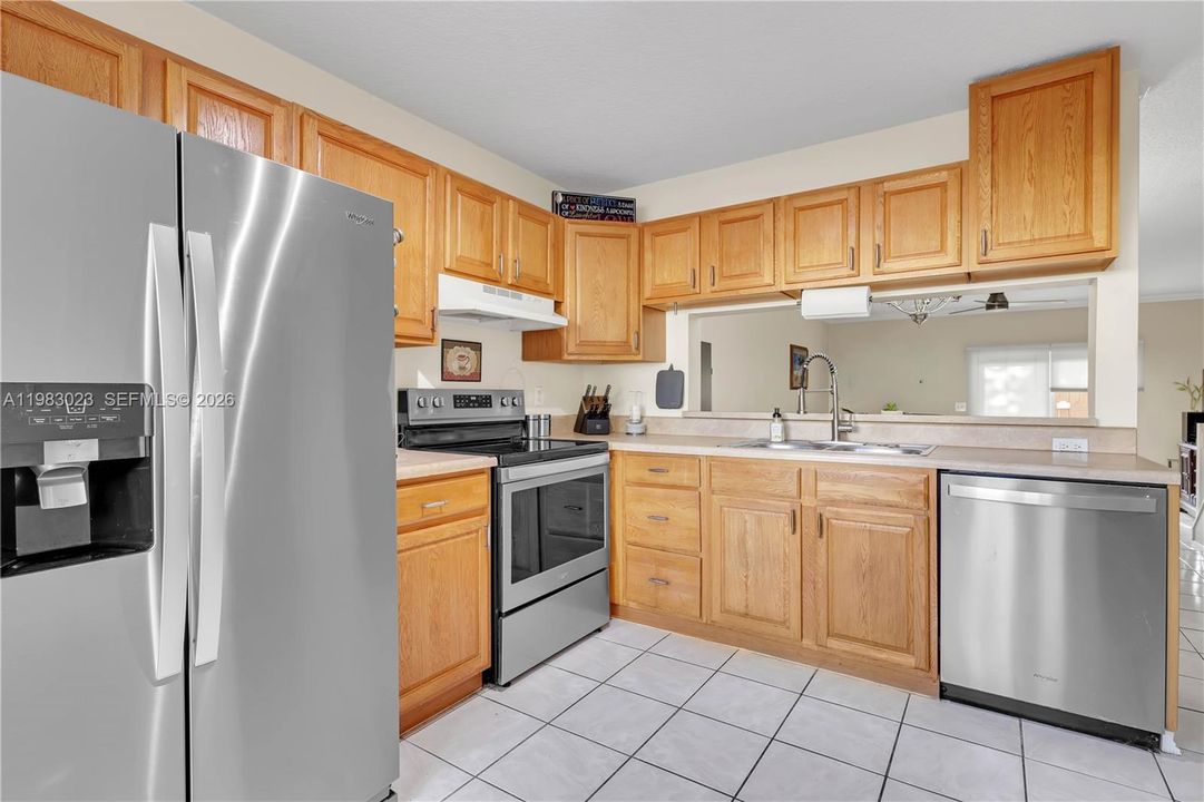 For Sale: $390,000 (2 beds, 2 baths, 1258 Square Feet)