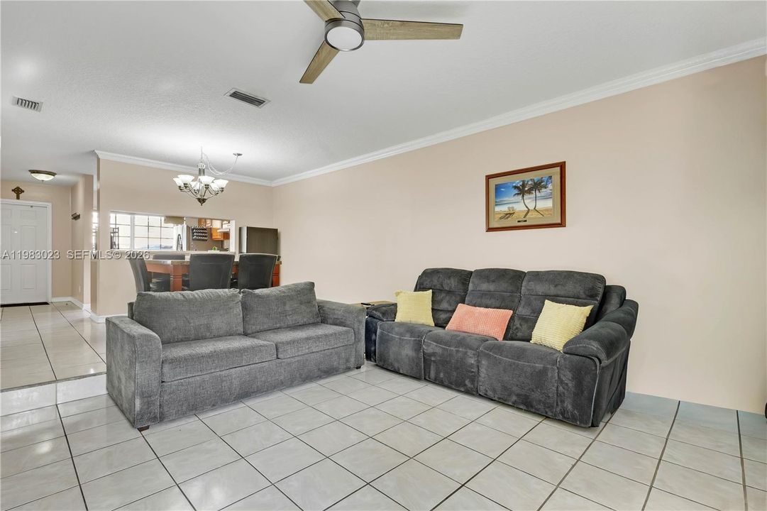 For Sale: $390,000 (2 beds, 2 baths, 1258 Square Feet)