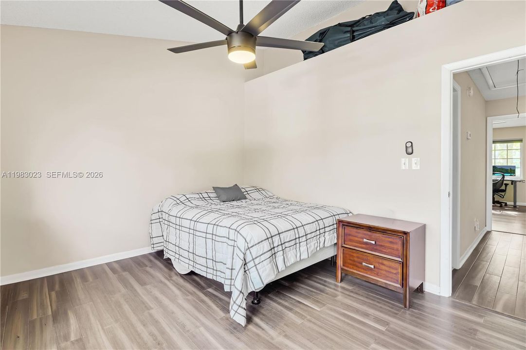 For Sale: $390,000 (2 beds, 2 baths, 1258 Square Feet)