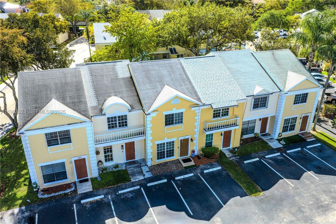 For Sale: $390,000 (2 beds, 2 baths, 1258 Square Feet)