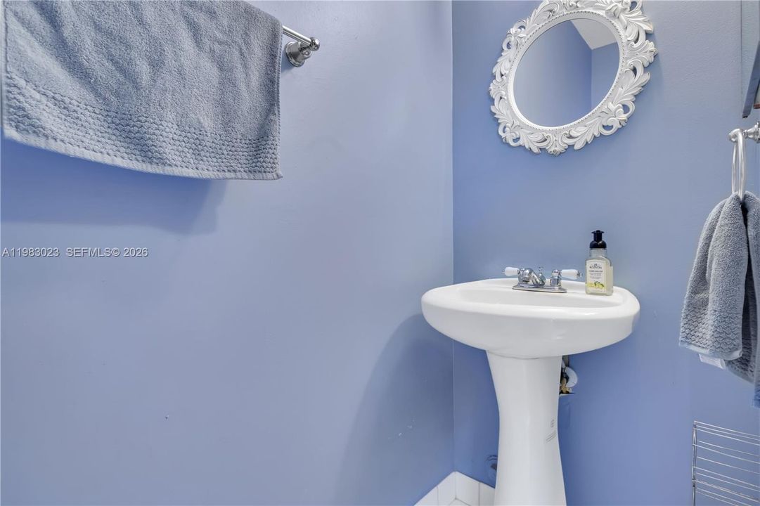 For Sale: $390,000 (2 beds, 2 baths, 1258 Square Feet)