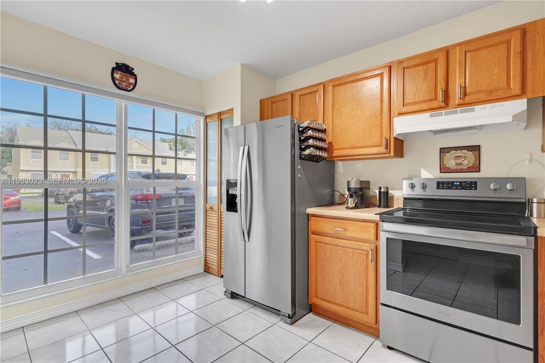 For Sale: $390,000 (2 beds, 2 baths, 1258 Square Feet)