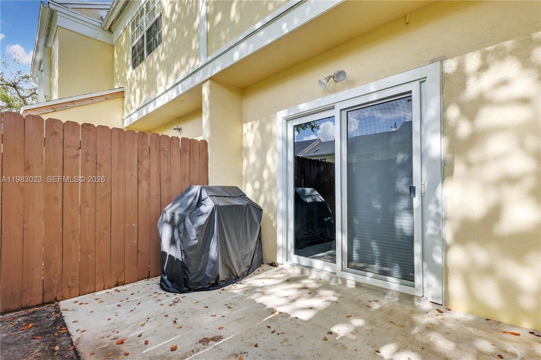 For Sale: $390,000 (2 beds, 2 baths, 1258 Square Feet)