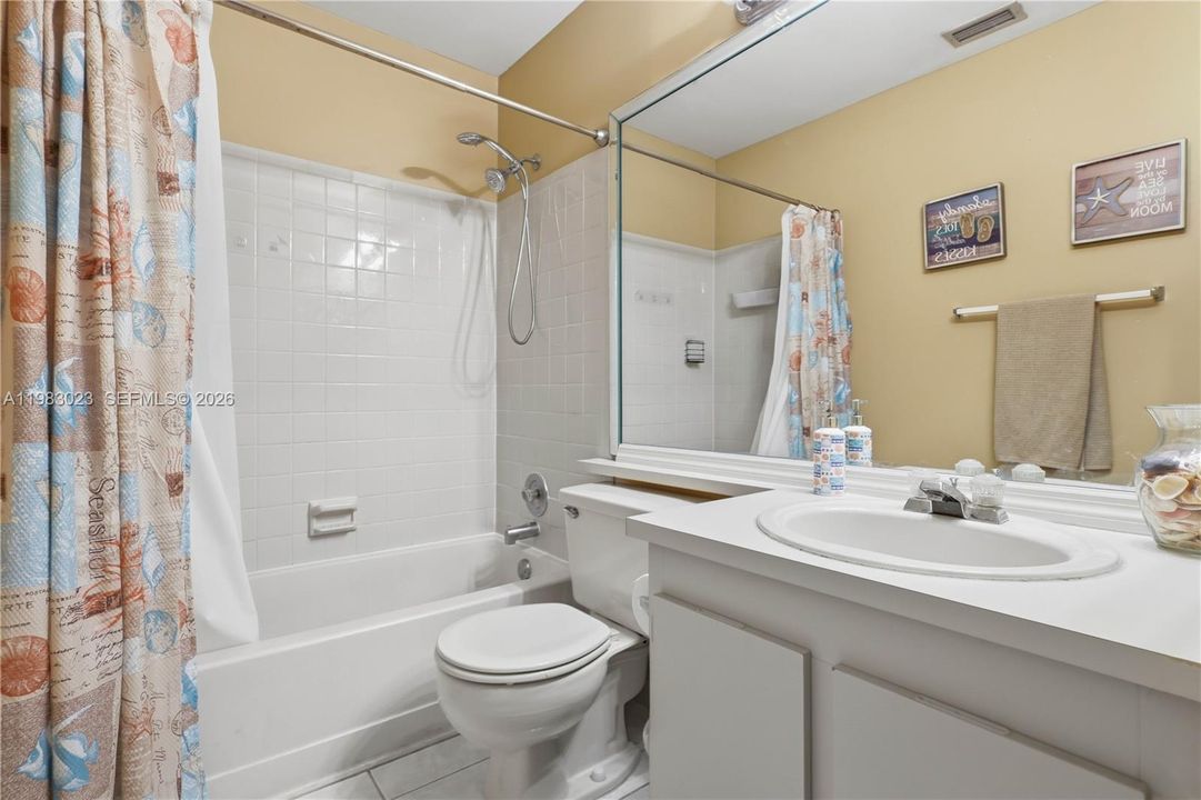 For Sale: $390,000 (2 beds, 2 baths, 1258 Square Feet)