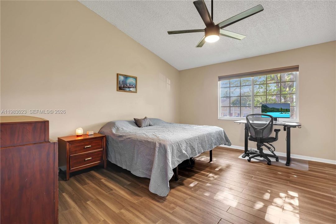For Sale: $390,000 (2 beds, 2 baths, 1258 Square Feet)