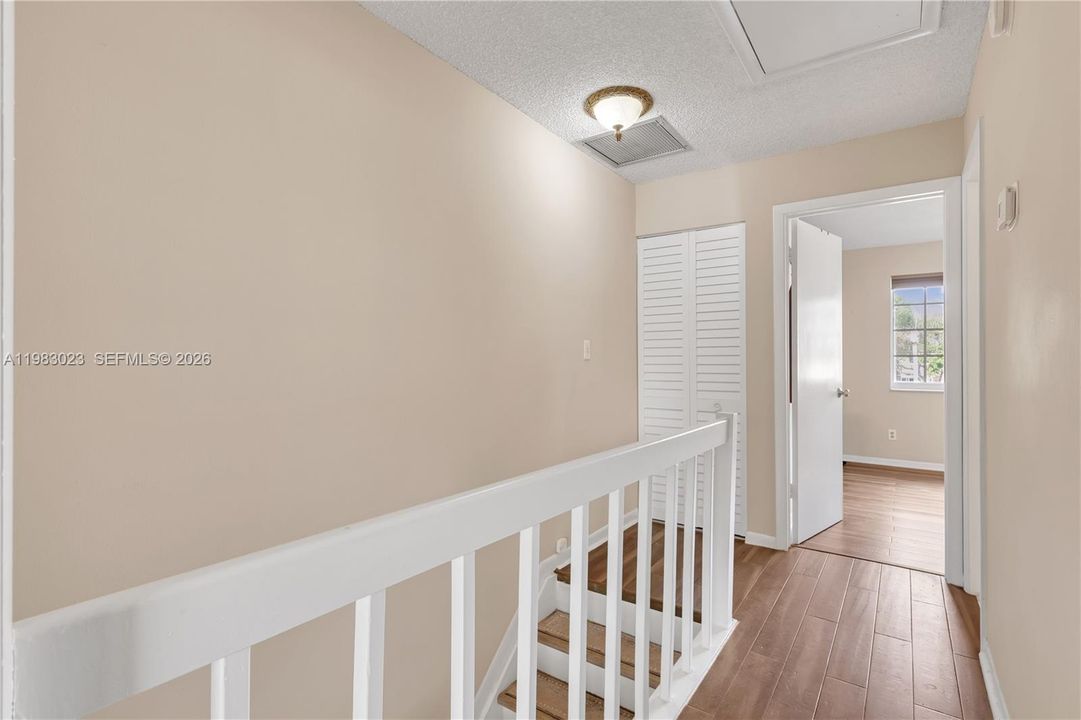 For Sale: $390,000 (2 beds, 2 baths, 1258 Square Feet)