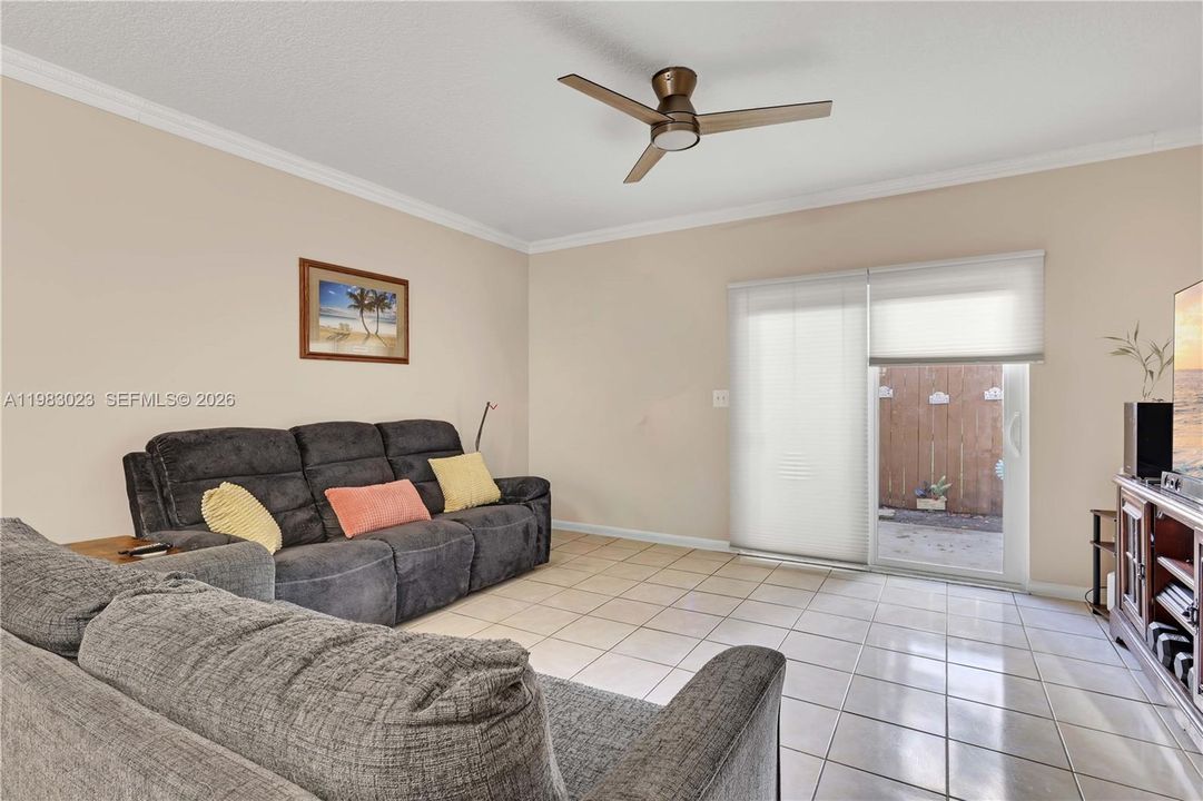 For Sale: $390,000 (2 beds, 2 baths, 1258 Square Feet)