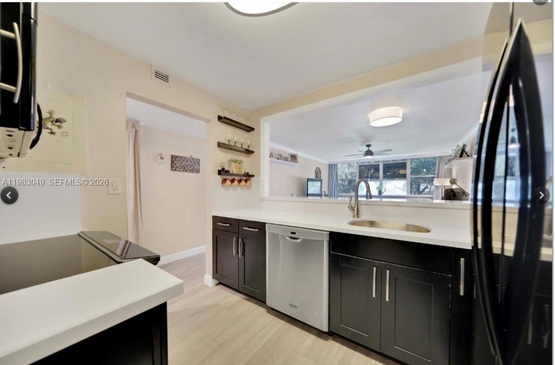 Activo con contrato: $319,900 (3 camas, 2 baños, 1205 Pies cuadrados)