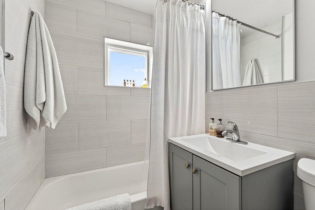2nd Bathroom