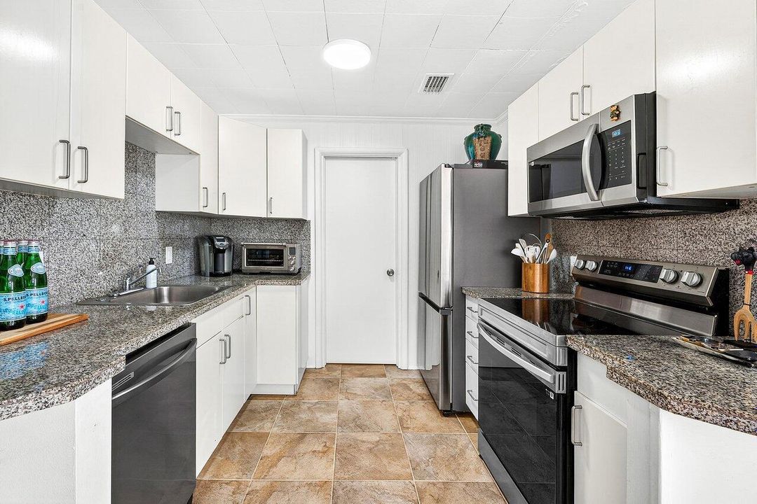 GH-Kitchen to Bedroom