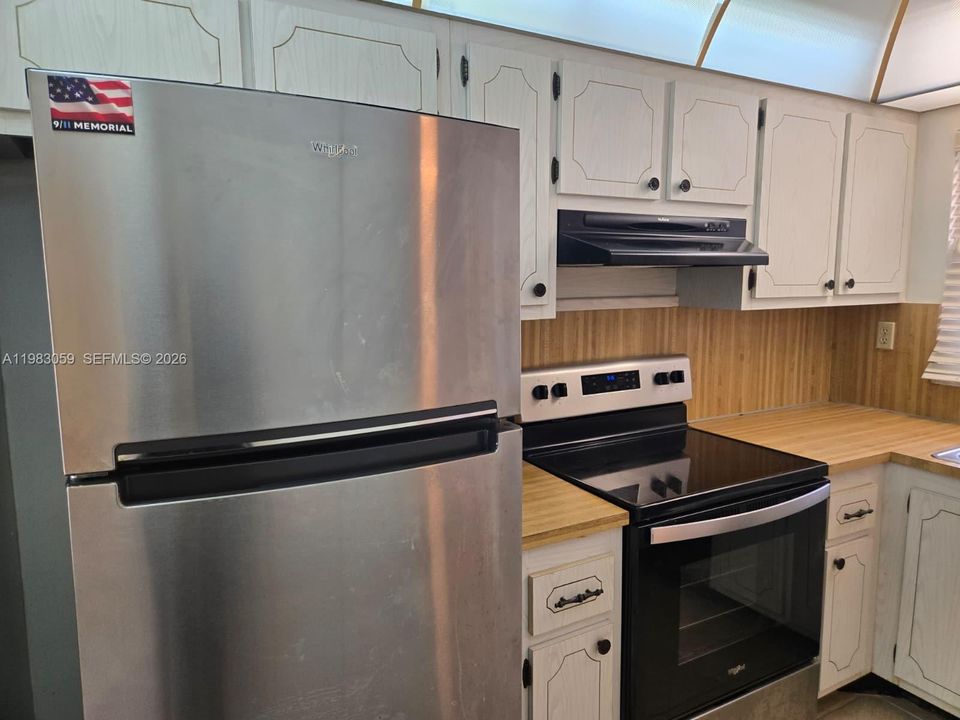 На продажу: $105,000 (2 спален, 2 ванн, 850 Квадратных фут)