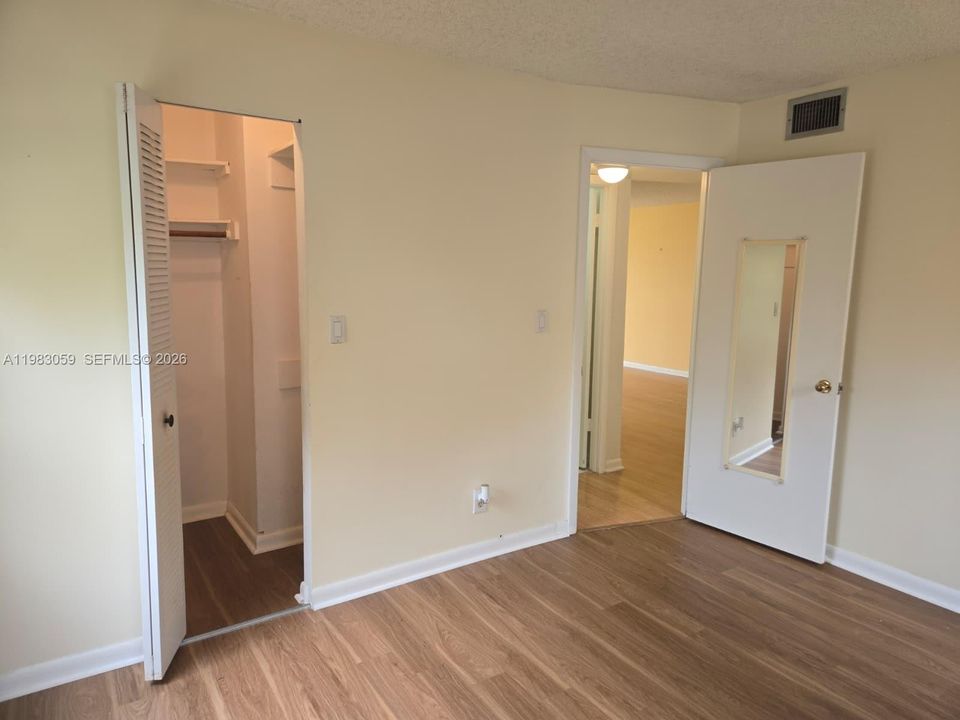 На продажу: $105,000 (2 спален, 2 ванн, 850 Квадратных фут)