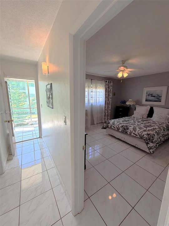 For Sale: $62,000 (1 beds, 1 baths, 688 Square Feet)