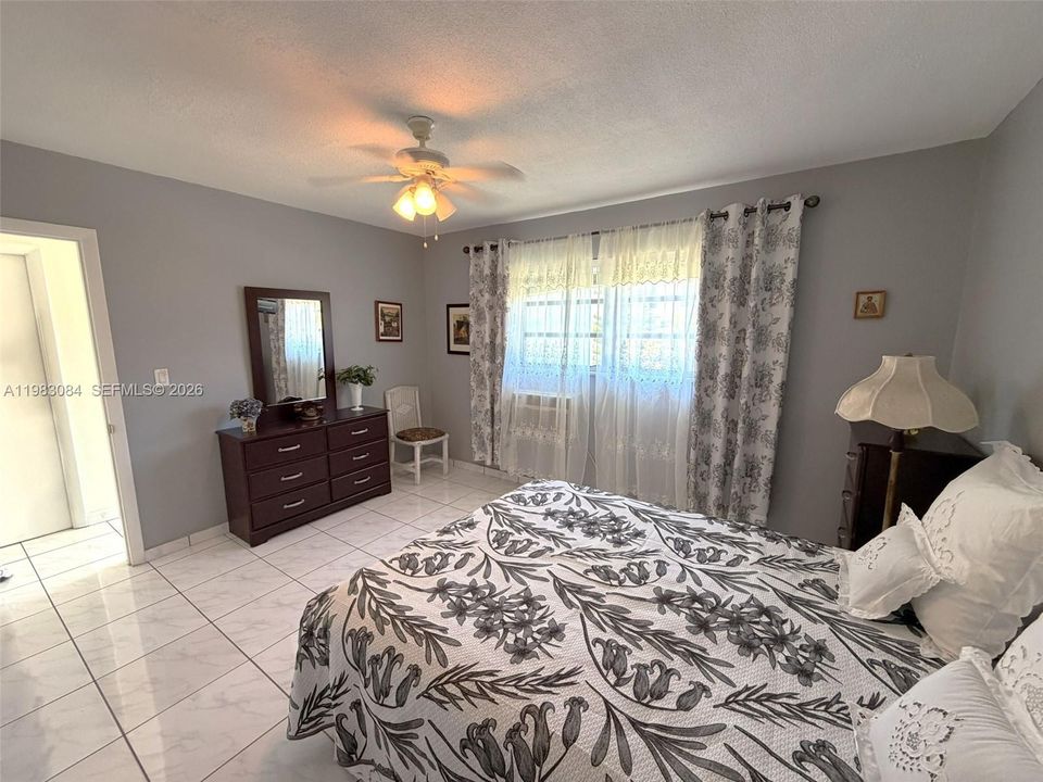 For Sale: $62,000 (1 beds, 1 baths, 688 Square Feet)
