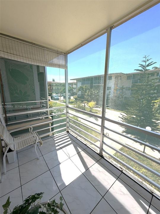 For Sale: $62,000 (1 beds, 1 baths, 688 Square Feet)