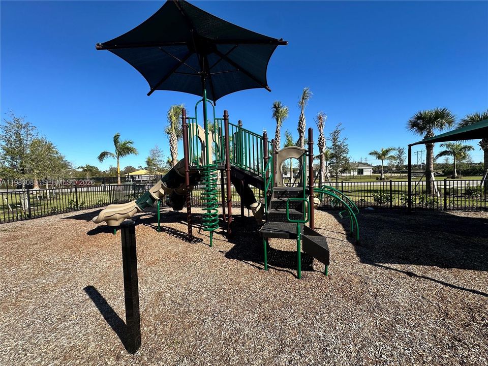 Recently Rented: $1,750 (3 beds, 2 baths, 1464 Square Feet)