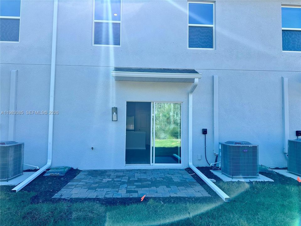 Recently Rented: $1,750 (3 beds, 2 baths, 1464 Square Feet)