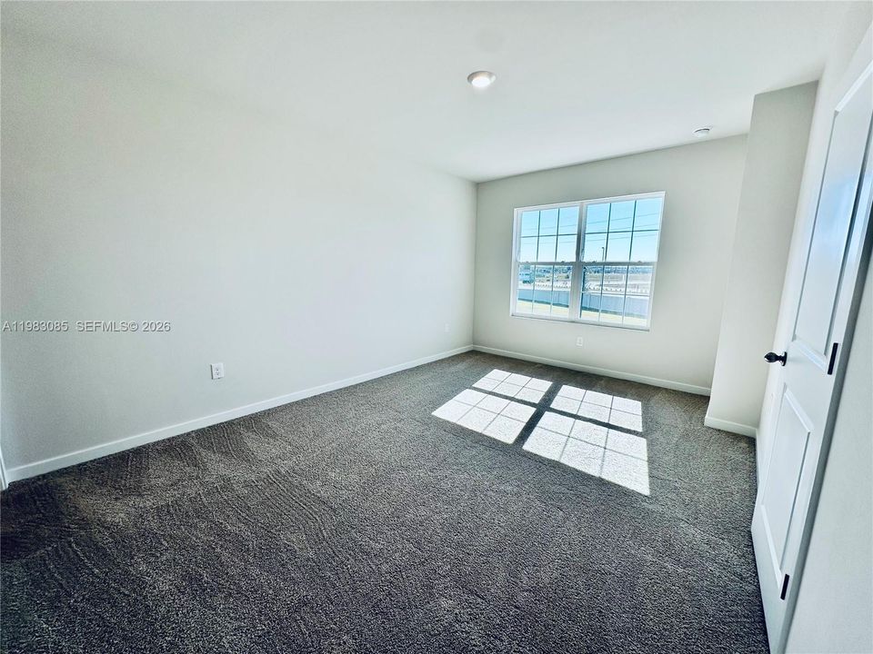 Recently Rented: $1,750 (3 beds, 2 baths, 1464 Square Feet)