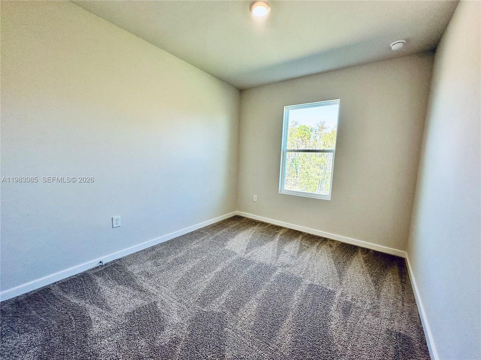 Recently Rented: $1,750 (3 beds, 2 baths, 1464 Square Feet)