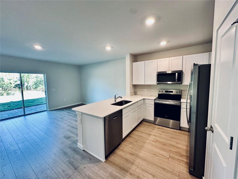 Recently Rented: $1,750 (3 beds, 2 baths, 1464 Square Feet)