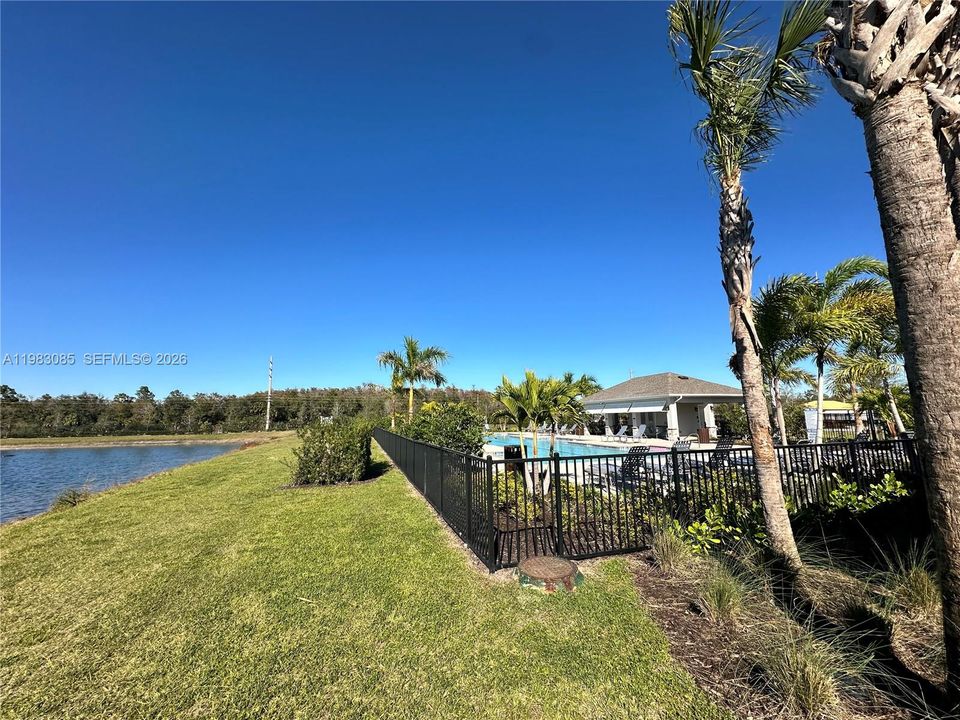 Recently Rented: $1,750 (3 beds, 2 baths, 1464 Square Feet)