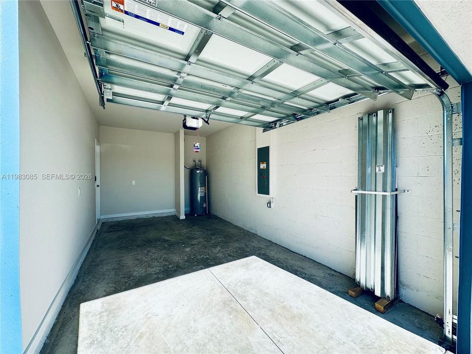 Recently Rented: $1,750 (3 beds, 2 baths, 1464 Square Feet)