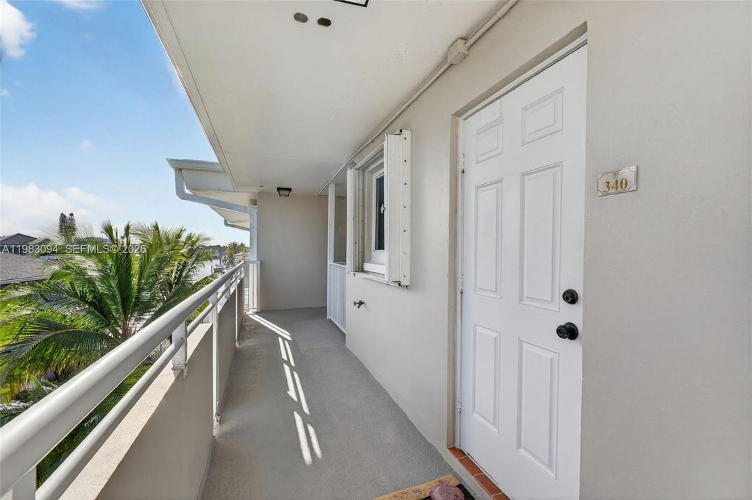 En Venta: $330,000 (2 camas, 2 baños, 980 Pies cuadrados)