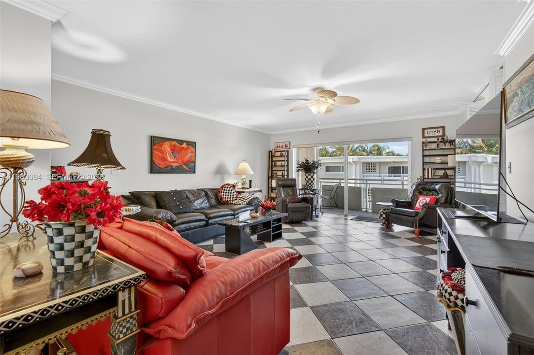 En Venta: $330,000 (2 camas, 2 baños, 980 Pies cuadrados)