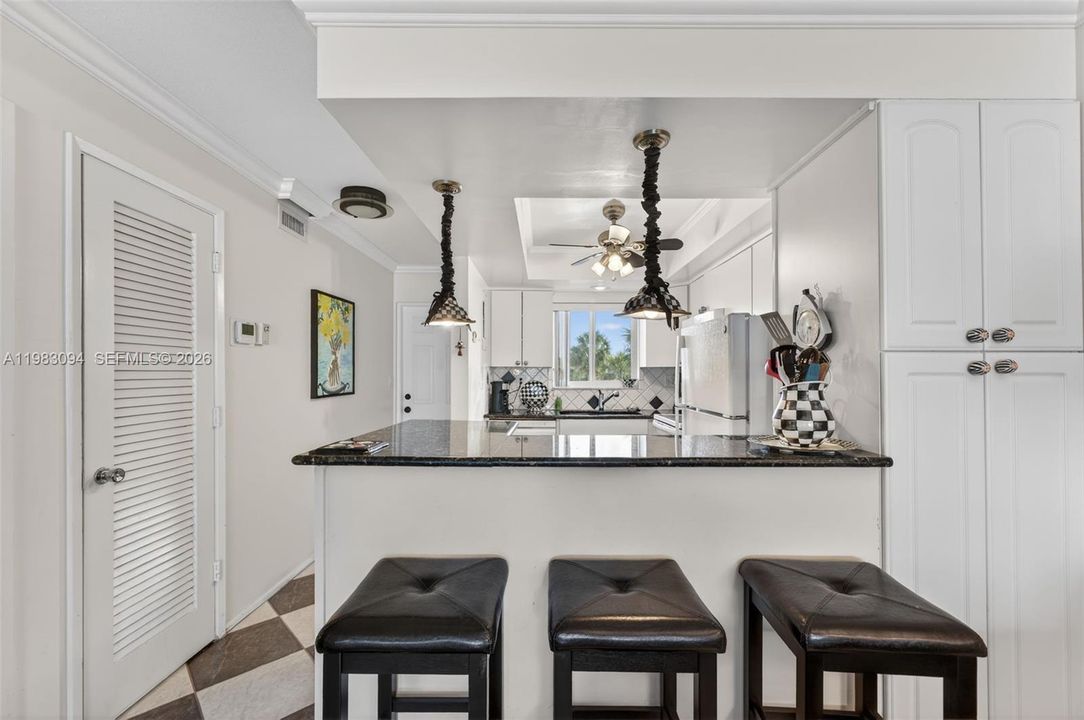 En Venta: $330,000 (2 camas, 2 baños, 980 Pies cuadrados)