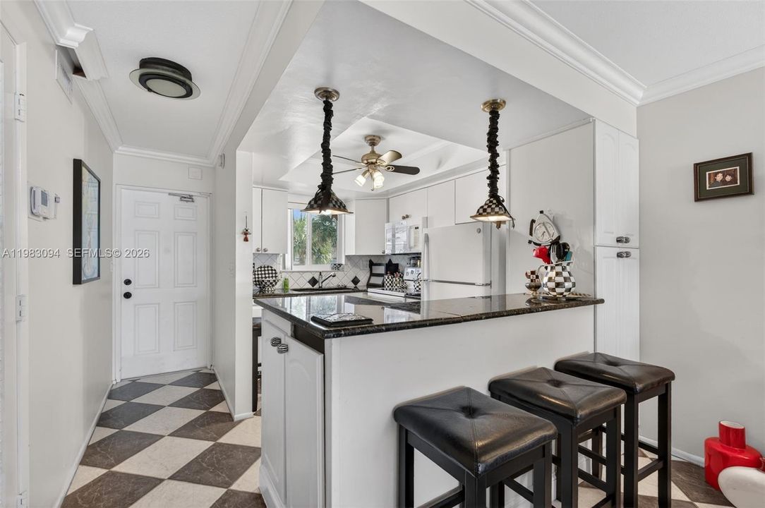 En Venta: $330,000 (2 camas, 2 baños, 980 Pies cuadrados)
