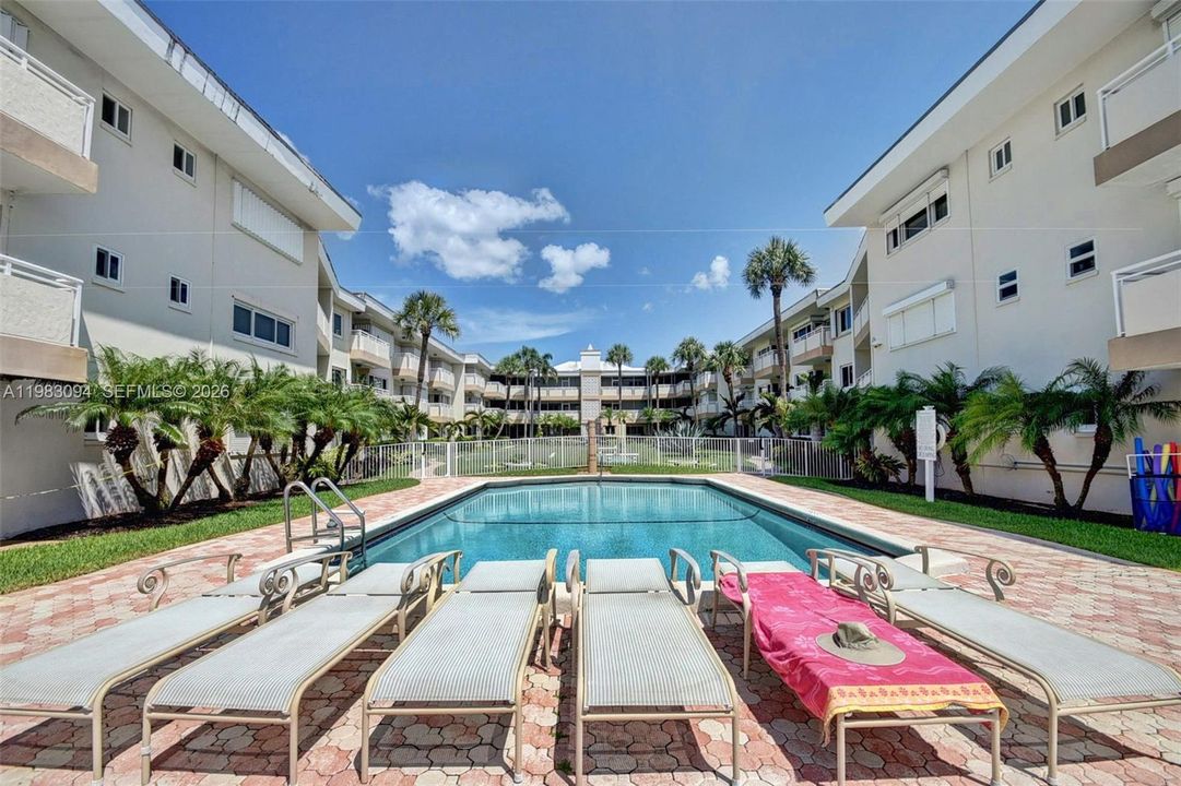 En Venta: $330,000 (2 camas, 2 baños, 980 Pies cuadrados)