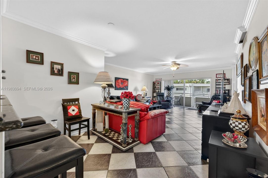 En Venta: $330,000 (2 camas, 2 baños, 980 Pies cuadrados)