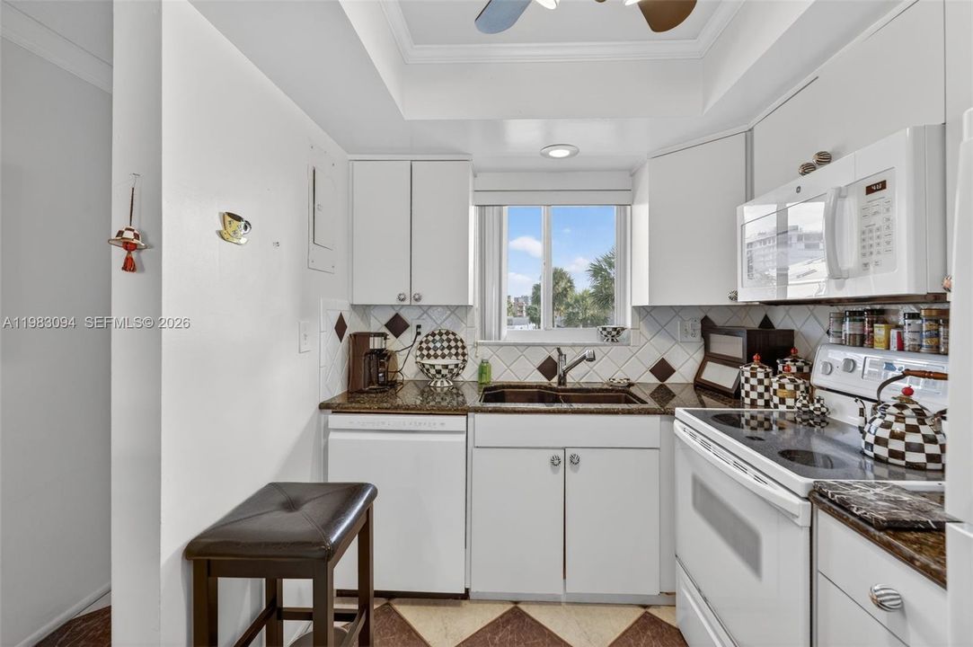 En Venta: $330,000 (2 camas, 2 baños, 980 Pies cuadrados)