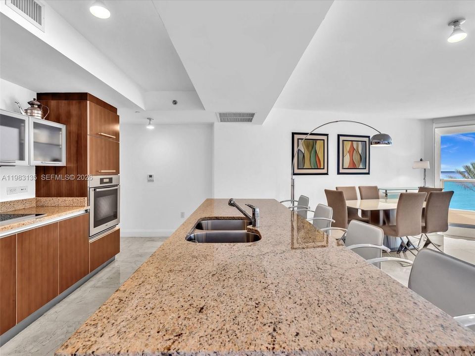 For Sale: $1,445,000 (2 beds, 2 baths, 1886 Square Feet)