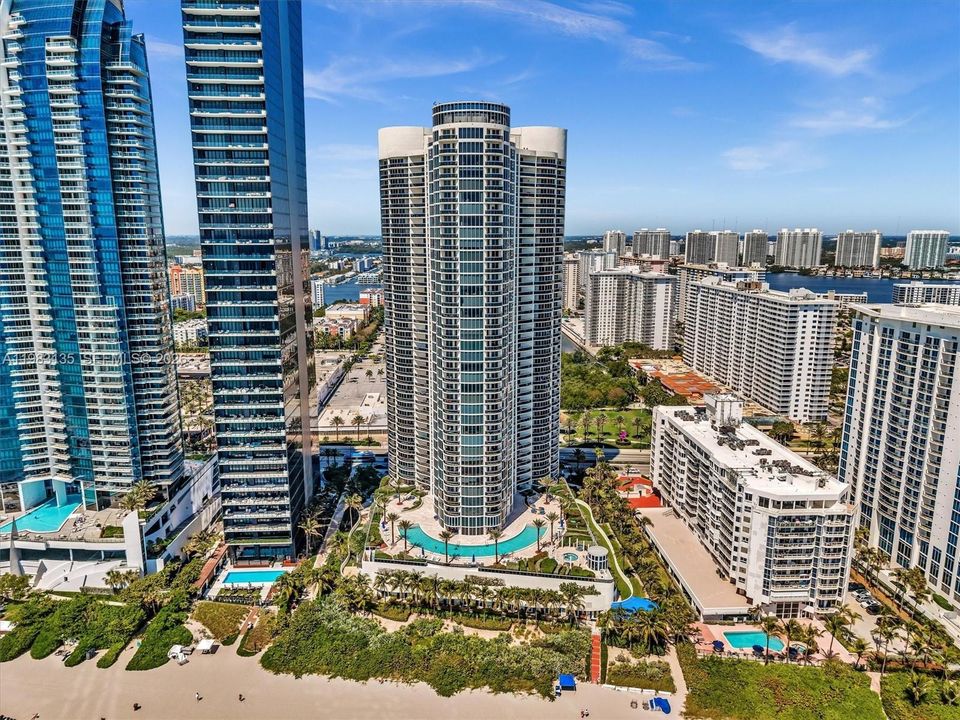 For Sale: $1,445,000 (2 beds, 2 baths, 1886 Square Feet)