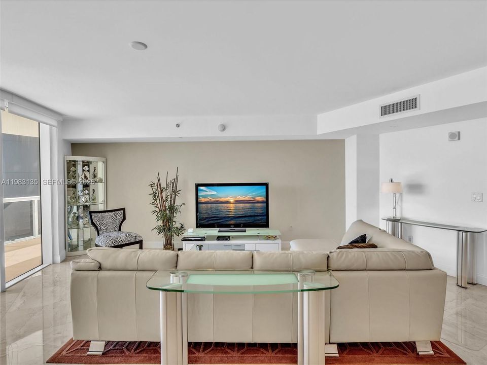 For Sale: $1,445,000 (2 beds, 2 baths, 1886 Square Feet)