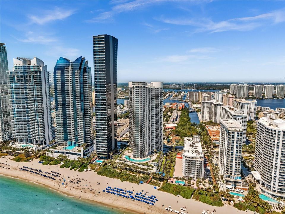 For Sale: $1,445,000 (2 beds, 2 baths, 1886 Square Feet)