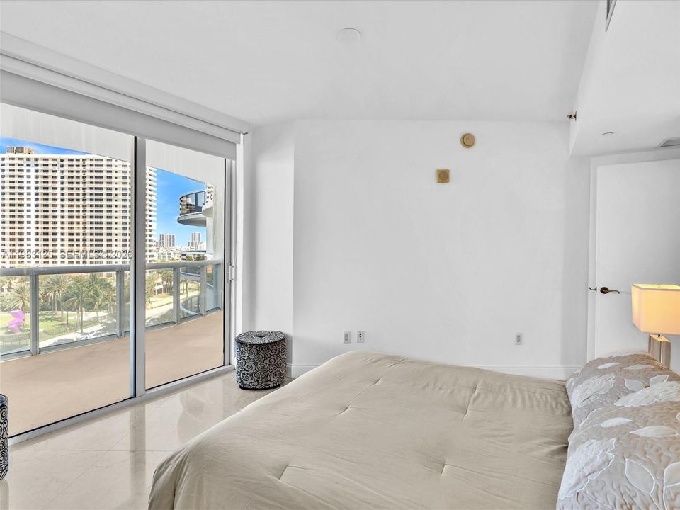 For Sale: $1,445,000 (2 beds, 2 baths, 1886 Square Feet)
