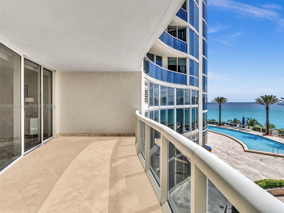 For Sale: $1,445,000 (2 beds, 2 baths, 1886 Square Feet)