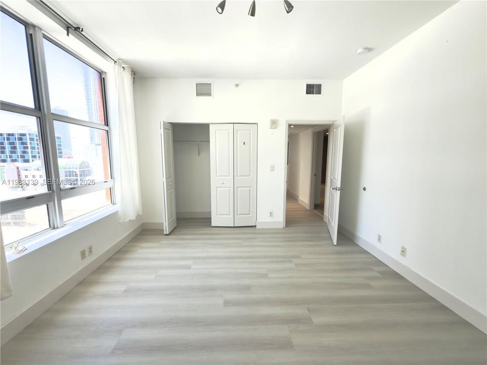 For Sale: $310,000 (2 beds, 1 baths, 836 Square Feet)