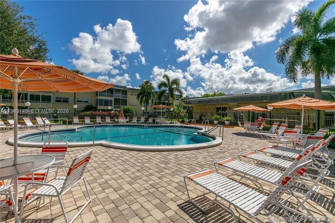 For Sale: $105,000 (1 beds, 1 baths, 680 Square Feet)