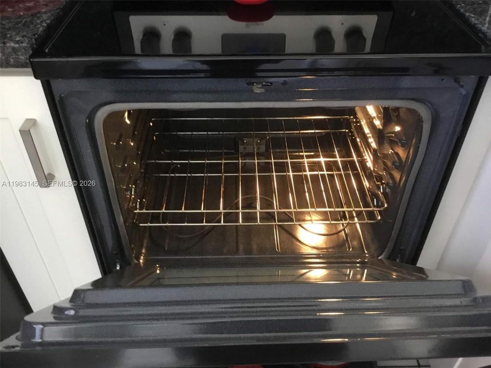 For Sale: $105,000 (1 beds, 1 baths, 680 Square Feet)