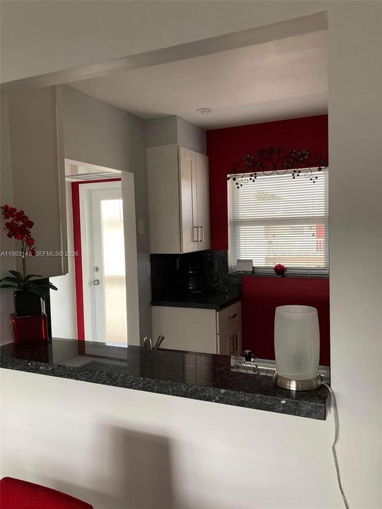 For Sale: $105,000 (1 beds, 1 baths, 680 Square Feet)