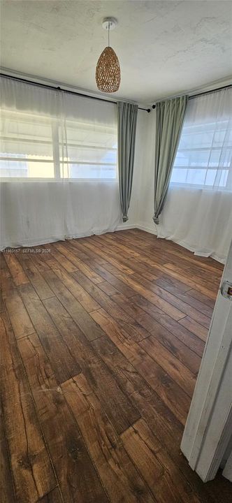 For Sale: $235,000 (1 beds, 1 baths, 600 Square Feet)