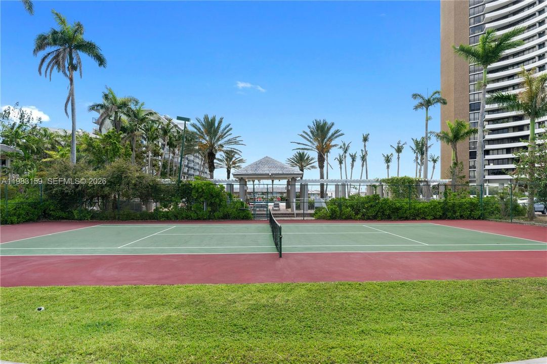 For Sale: $295,000 (0 beds, 1 baths, 521 Square Feet)